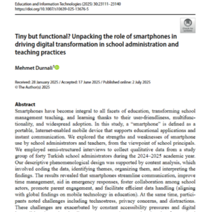 《小巧但实用？解读智能手机在推动学校行政管理和教学实践数字化转型中的作用》