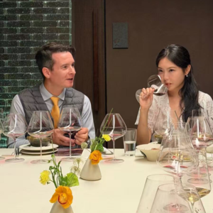 3.葡萄酒女孩儿Rebecca：以酒为媒，把生活酿成笃定的温柔