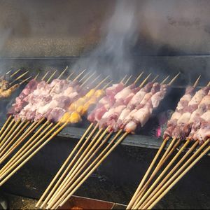 中东门前新疆羊肉串