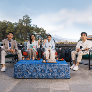 对谈詹青云、小鹿、王昱珩｜关于职场困境、婚孕难题、AI浪潮，他们如何从容应对？