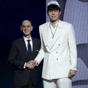 杨瀚森NBA选秀逆袭！中国足球留洋该如何破局？