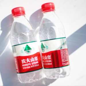 舆论风波冲击大!农夫山泉饮用水上半年销售跌近20%