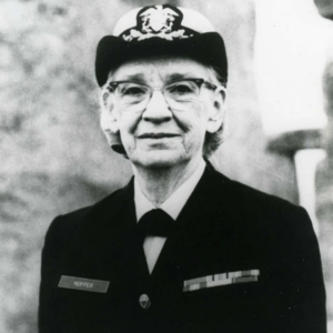 镜子笔记 NO.2｜格蕾丝·霍珀：从拆钟女孩到海军少将，她用代码重构世界