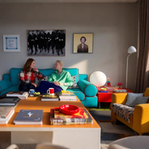 《隔壁房间》的第三种解法：那些鲜艳的、倔强的尊严退场