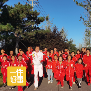 E04.三十年，用奔跑托起300多个孩子的“马拉松爸爸”