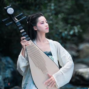 《琵琶行》的白居易为何哭惨了