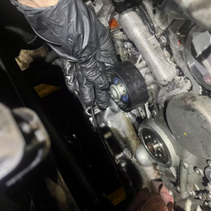 一个银行人的汽修六年：29岁脱下长衫，他重新学会用双手工作