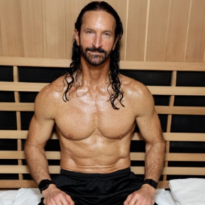 62岁极客的抗衰试验:每天吃170粒补剂,比实际年龄年轻24岁