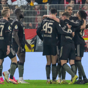 冬歇前的艰难连胜彰显拜仁疲态,双后腰难道就没有更佳选择?