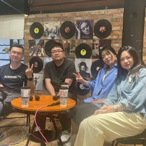 vol27:“老板还在半夜两点回邮件,你好意思提前睡觉吗?”