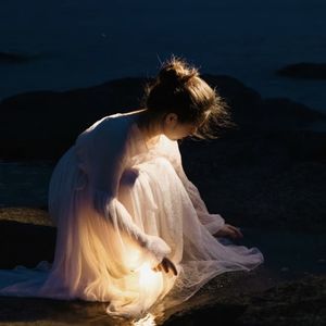 风在水里