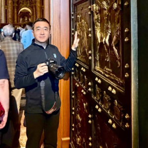 #222日常喷空「有些旅行,错过就是 25 年,听谢摘星如何拿下一张 25 年一遇的朝圣证书?」