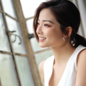 艾斯｜上集：福布斯領軍人物，美貌與智慧統統正中我心的嬌俏迷人Lady：她知灼见，她自成光