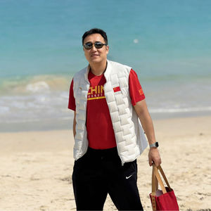 闫宇峰解说比赛赛后评球