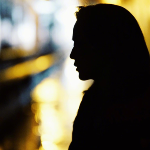 荡感体验与谜样表达《地球最后的夜晚》