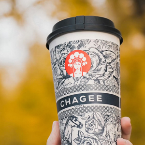 狼性的霸王茶姬，倒逼员工上门删差评