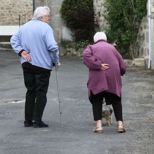 No. 059 - 困在时间里的父亲：我的叶子快掉光了，你看到了吗？