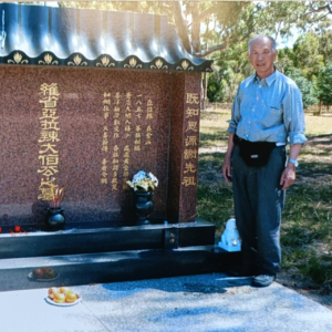 96岁澳洲华人伍长然：孤身驱车寻墓，只为守护先侨历史