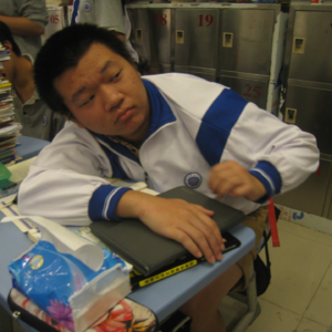 49.小时候被爸爸逼着下水游泳，高三被逼着学习，以后呢？