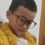 小孩爱看书