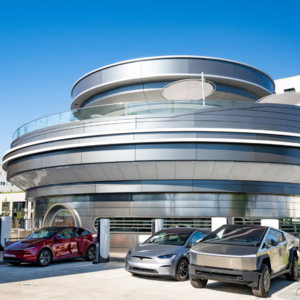 前瞻钱瞻380. 特斯拉的“复古飞碟”餐厅不是噱头，而是马斯克下的一盘AI+能源+生活生态大棋