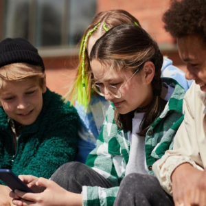 经济学人｜学校禁止使用智能手机能改善心理健康吗？