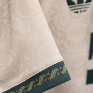 「EP20」双重纪念的文化密码：拜仁2025啤酒节球衣深度解析