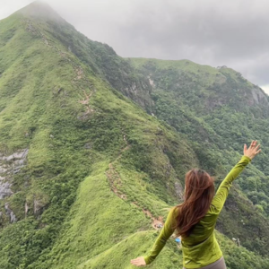 11、穿过头发穿过耳朵