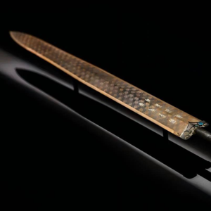 038-吴越双璧，千年同鸣：越王勾践剑与吴王夫差矛的传奇史诗