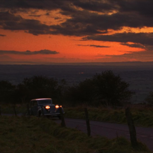 34.《告别有情天》：人们总是在夜晚亮灯时欢呼，那是他们最期待的时刻