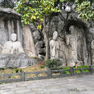 No 15. 吴山景区中，藏着吴越国和宋元的石窟