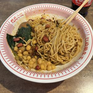 咩咩三