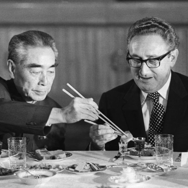 改变世界的48小时:基辛格靠装肚子疼敲开了新中国的大门 Episode cover