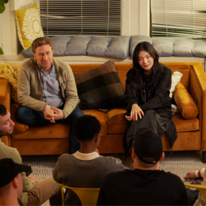 Vol.108｜怀疑世界还是信任 AI？对话 00 后创业者 Cathy：人生有限，我想赶上 AI 快班车