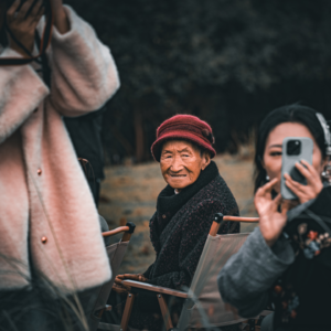 爱的庆典|在回望父母的眼神里,找到继续前行的力量