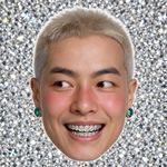带着笑或是很沉默