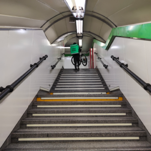 25. 地铁巴士里的见闻趣事