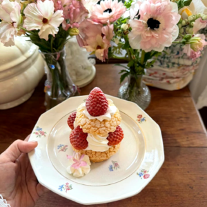 VOL550.电影《哦，香雪》∶火车拉响汽笛，台儿沟少女憧憬外面的世界。