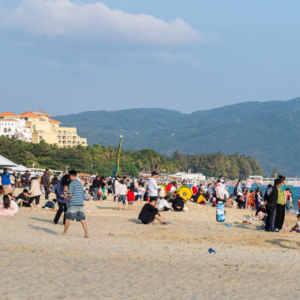 俄罗斯游客挤爆三亚