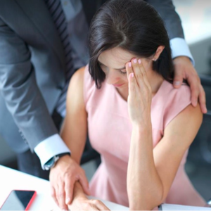 E39 女性职场反性骚扰实录:招数尽出之后,Ta最后的出路是在播客上“呐喊”吗?