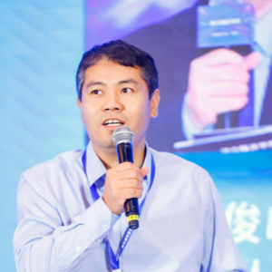 vol.01 43岁裸辞创业，“中年危机通关人”如何炼成？【串台燕妮聊基金】