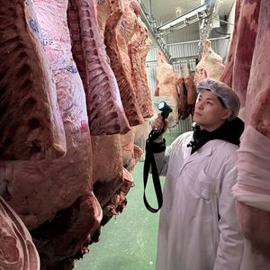 E48 | 19岁空降中目黒当烧肉店老板，家里有牛的他凭什么手撕“A5和牛”神话？