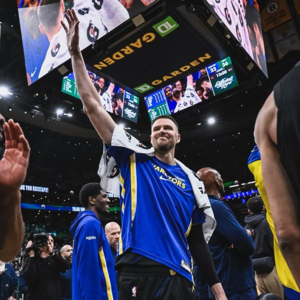 勇士负绿军，希望库里申请交易，勇士管理层给凯尔特人提鞋都不配！