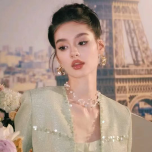 VOL225.今天又是好天气了，树在阳光里站着。