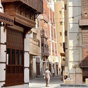 在沙特教中文是种什么体验，脱离内卷，每个人的困境仍然真实存在