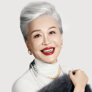 她们|刘明明:75岁的总裁奶奶,人生这副牌,她兴致正浓。
