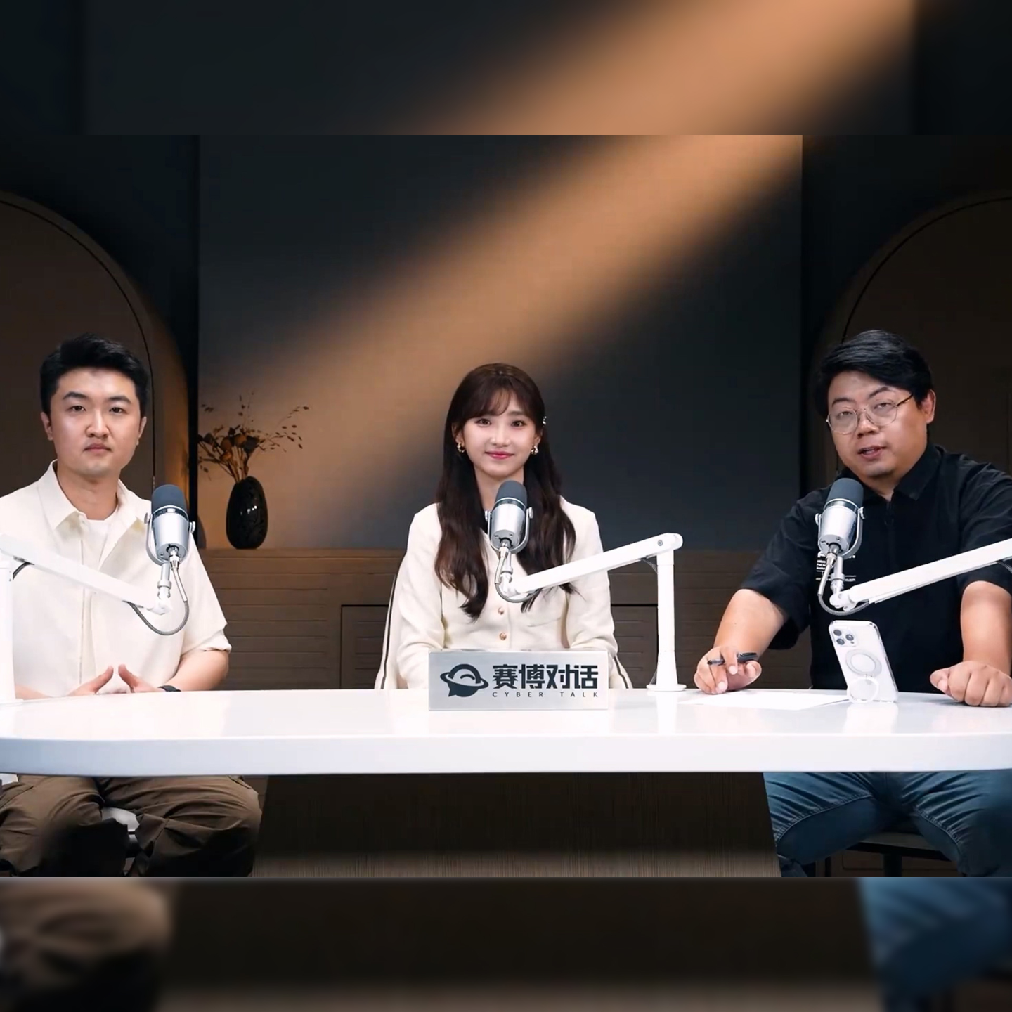 245.短剧的分账革命:从付费转向免费改变了什么?