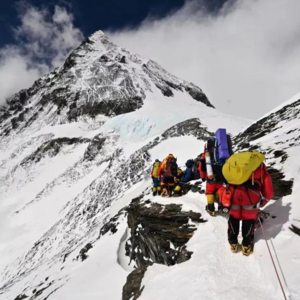 经济学人｜爬珠峰如何成为产业