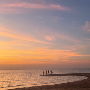 VOL.01在埃及旅居，日出前沿着红海散步