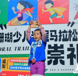 E50 三岁女儿被诊断出基因突变和谱系倾向后，我带她跑了150场越野跑